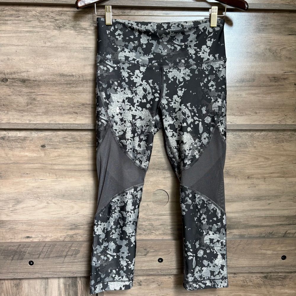 Under Armour M Army Green Camo Compression Cropped Athletic Leggings Preppy Yoga